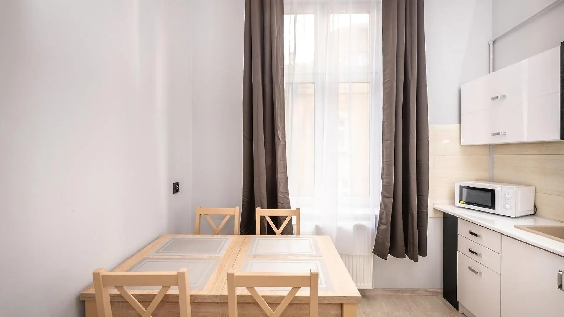 70S Guest Room Krakow Polonya